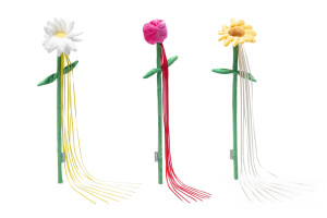 Beeztees Kedi Oltası, Çiçek Çeklinde, Peluş ve Kurdelalar, Çeşitli Renklerde, 45x6x3cm - Beeztees