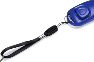 Beeztees Köpek Eğitim Düdüğü ve Klikırı, Karabina ve Bağlama Kordonlu, Mavi, 7x3x2cm - 4