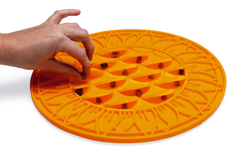 Beeztees Yavru Köpek Mama Yeme Oyuncağı, Daire Şeklinde, Silikon, Turuncu, 30cm - 1