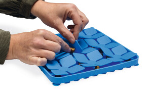 Beeztees Yavru Köpek Mama Yeme Oyuncağı, Kare Şeklinde, Silikon, Mavi, 20x20cm - 6