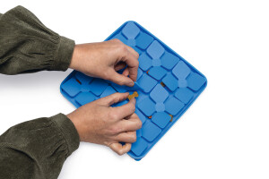 Beeztees Yavru Köpek Mama Yeme Oyuncağı, Kare Şeklinde, Silikon, Mavi, 20x20cm - 8